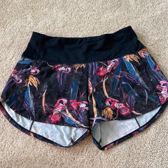 Speed up Lululemon shorts. Size 6. - Picture 1 of 6